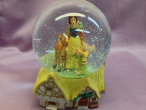 Ep. 210 - Crystal Visions Dragon Snow Globe Repair - Water change, glitter  upgrade, seized music box 